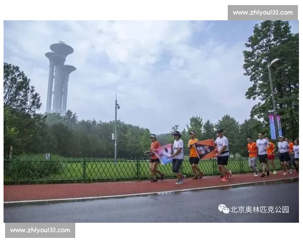雨幕中绳牵追光:视障跑者与陪跑员的无畏训练 雨幕中绳牵追光:视障跑者与陪跑员的无畏训练